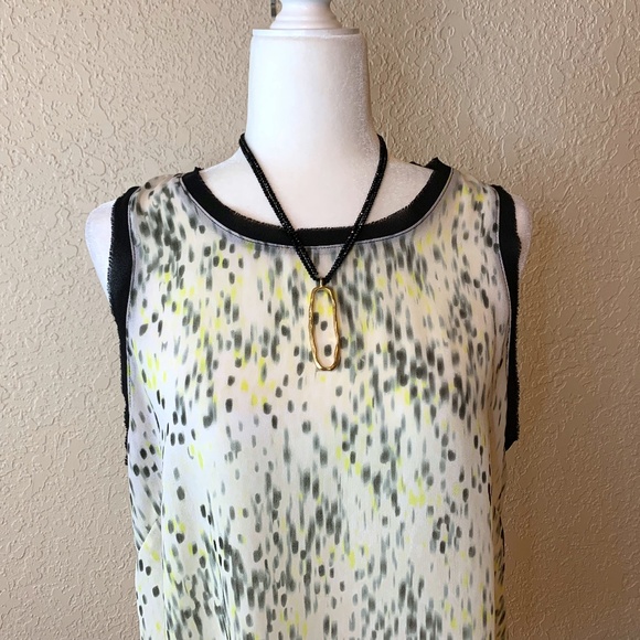 Le Lis Tops - Le Lis Stitch Fix Sleeveless White Black Gray Yellow Office Modern Print Top